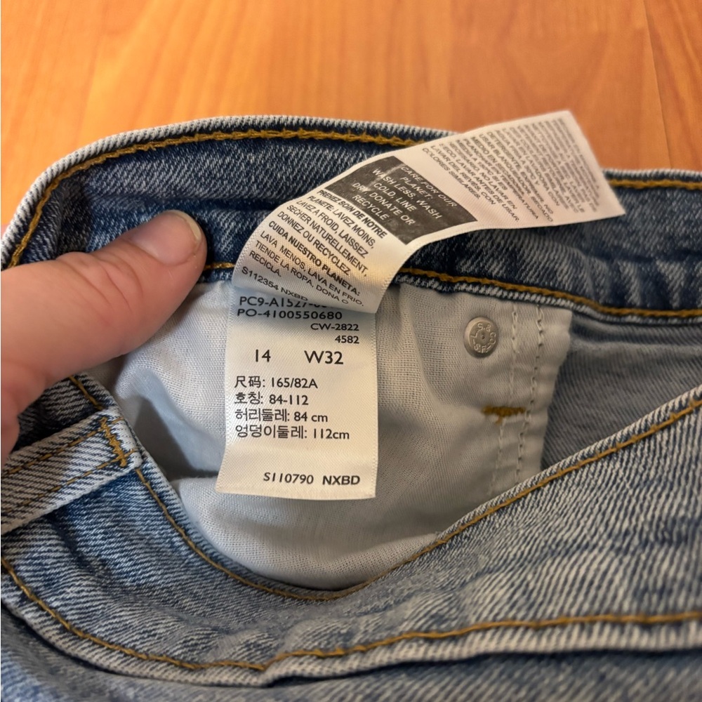 Levi’s High Rise Shorts - Picture 4 of 6